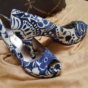 MPO Women's Shoes Stiletto Heel Pointed Toe Bridal Shoes 8M Blue Flowers
